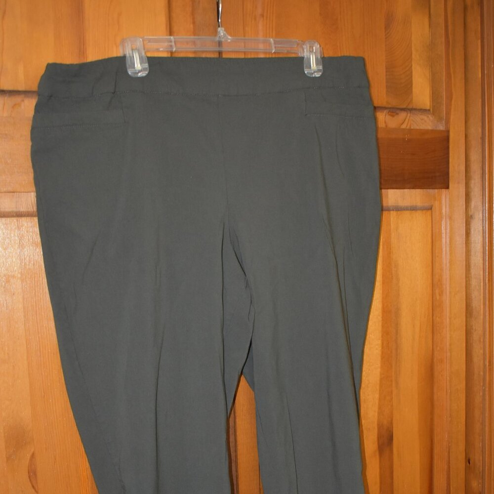 Woman's pants 20W olive green